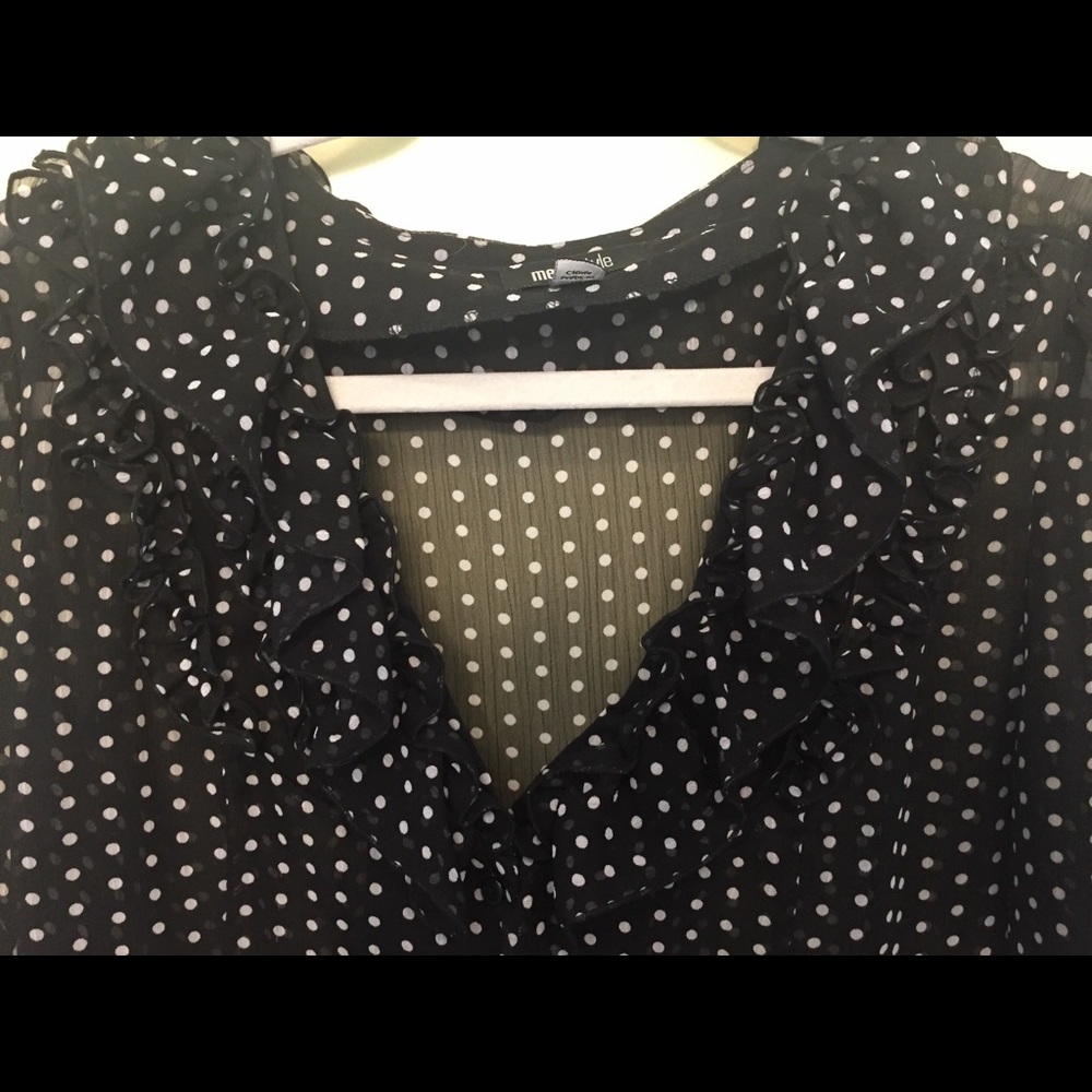 Metrostyle ruffle collar top. Size 10